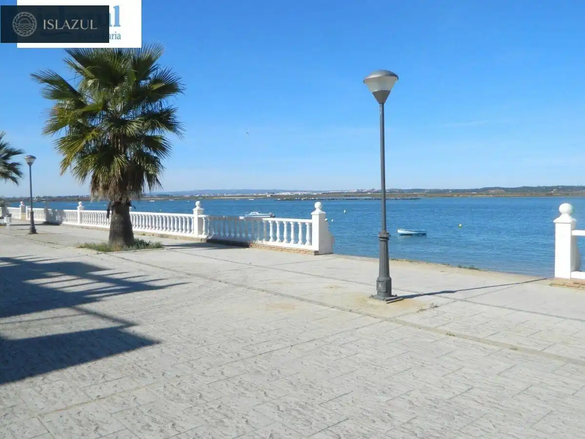 Vista exterior de Casa adosada en venda en Isla Cristina amb Terrassa, Traster i Moblat