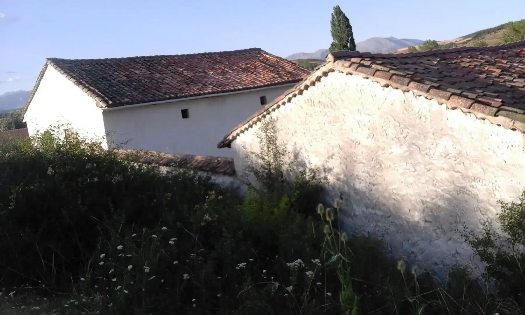 Vista exterior de Finca rústica en venda en Respenda de la Peña amb Jardí privat