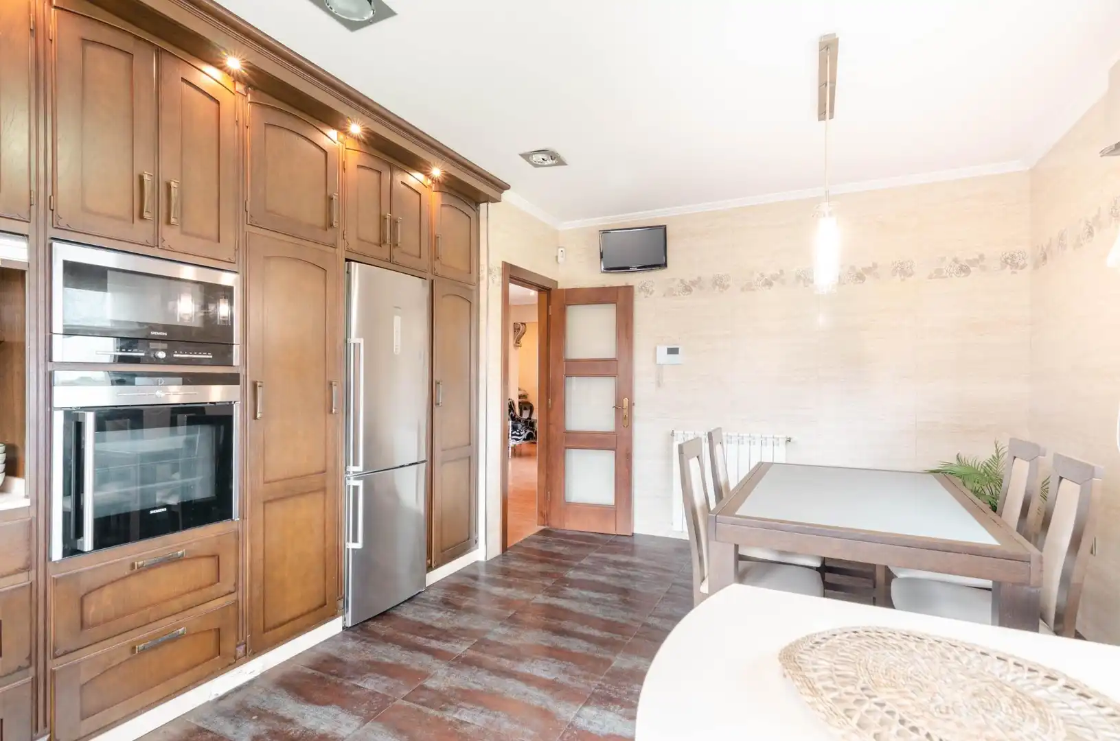 Cocina de Casa o chalet en venta en Santo Adriano con Calefacción, Piscina y Alarma