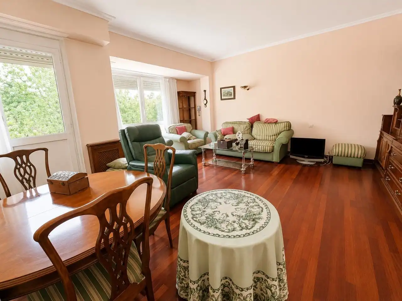 Sala d'estar de Pis en venda en Vitoria - Gasteiz amb Calefacció, Parquet i Terrassa