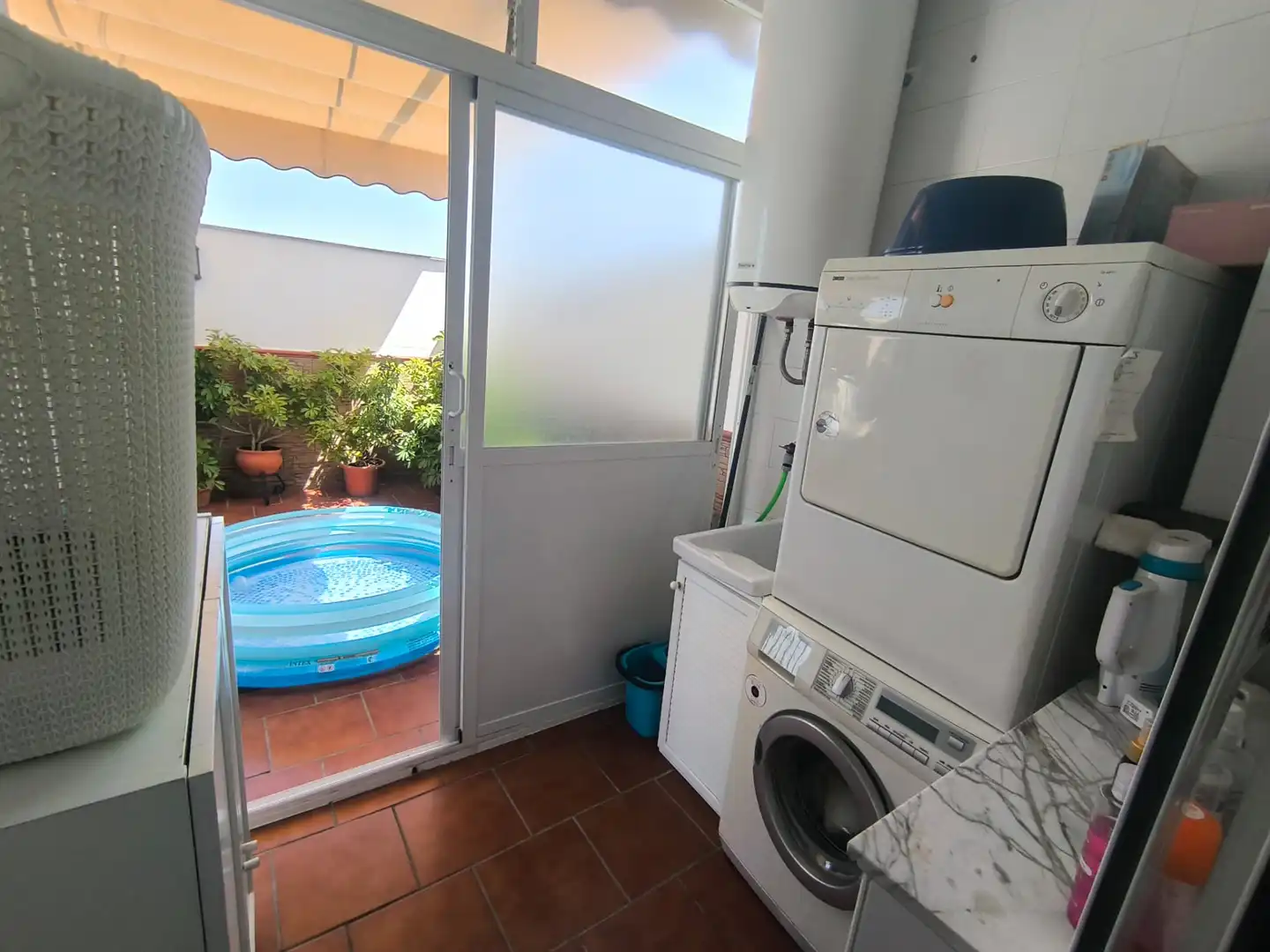 Schwimmbecken von Maisonette zum Verkauf in Mengíbar