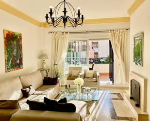 Sala d'estar de Pis de lloguer en Marbella amb Aire condicionat, Calefacció i Terrassa