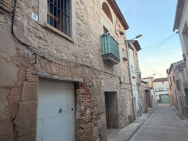 House with balcony for sale in Arbeca
