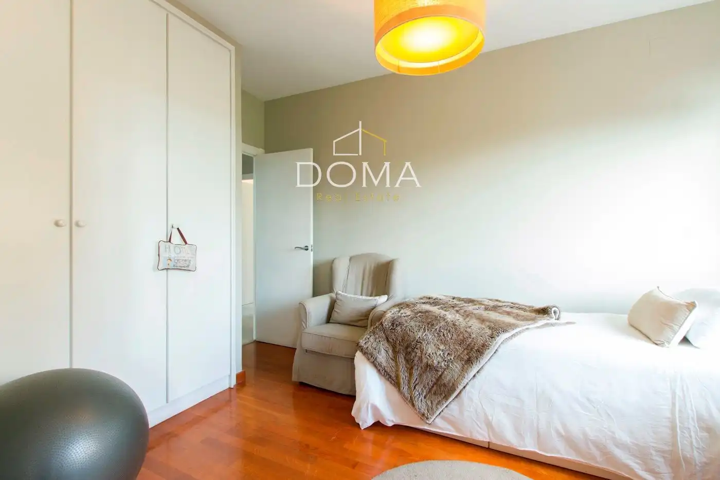 Habitación de Casa adosada en venta en Esplugues de Llobregat con Aire acondicionado, Calefacción y Terraza