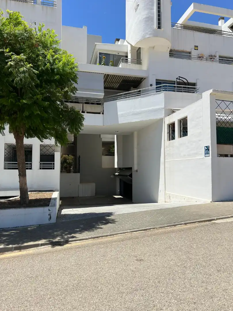 Außenansicht von Wohnung zum Verkauf in Mijas mit Klimaanlage, Heizung und Privatgarten