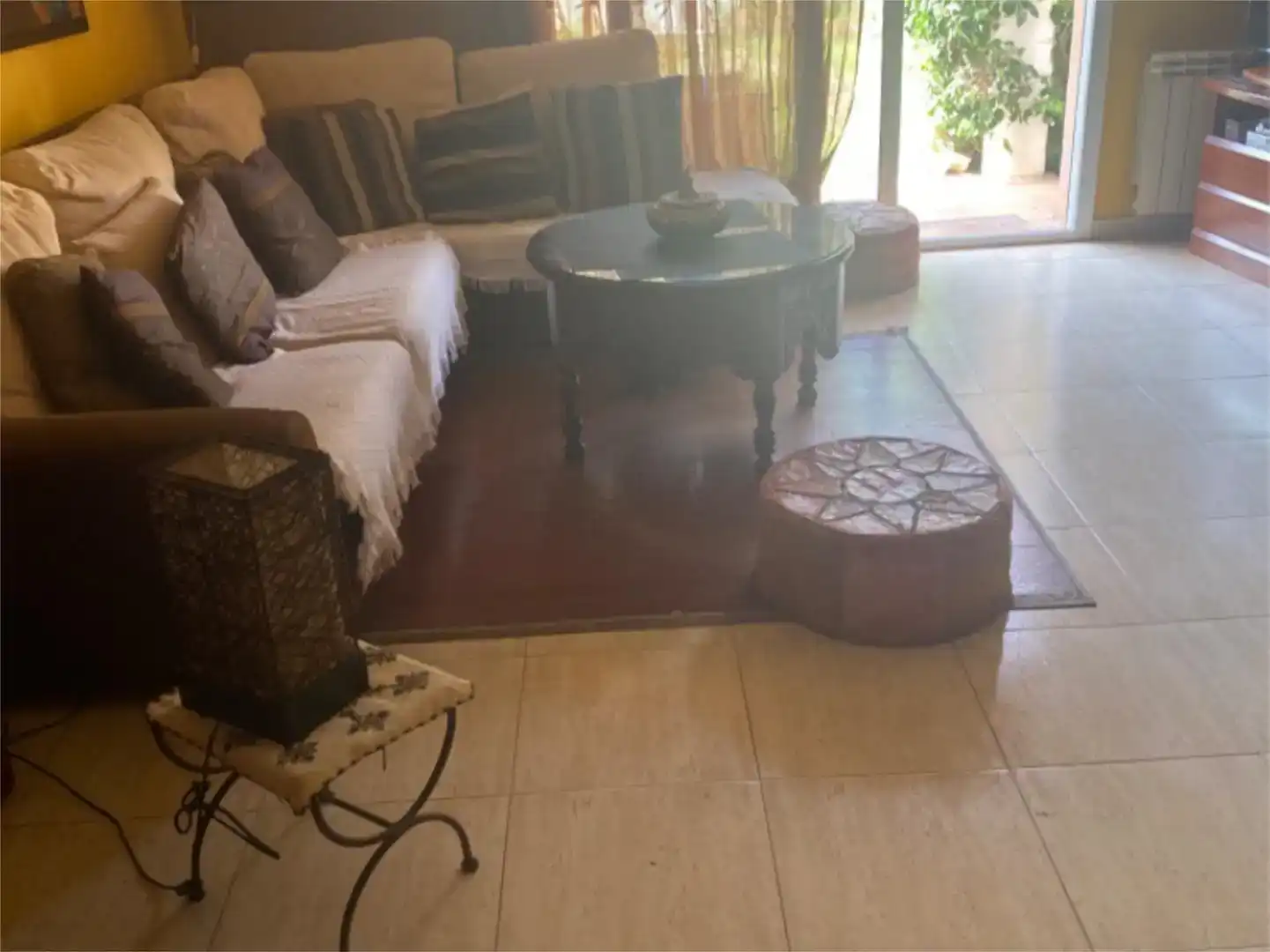 Sala d'estar de Casa o xalet en venda en Cubelles amb Piscina