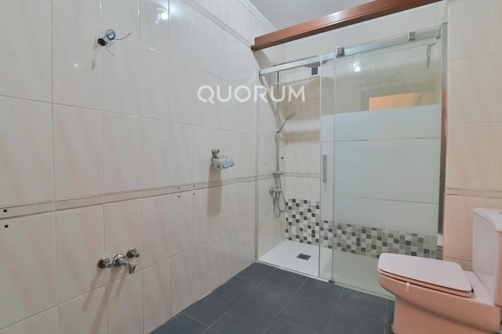 Baño de Piso en venta en Bilbao  con Calefacción y Balcón