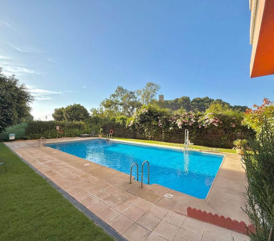 Piscina de Piso en venta en Fuengirola con Terraza, Amueblado y Horno