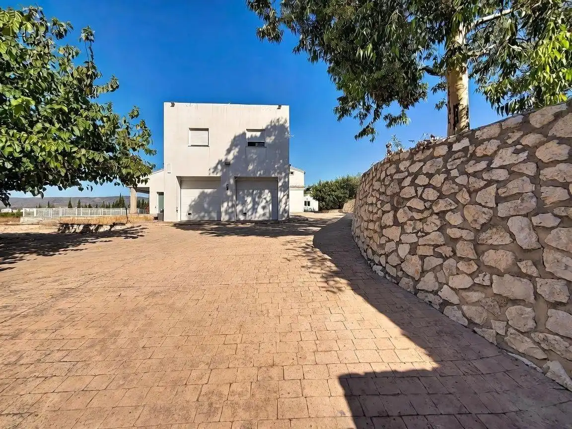 Vista exterior de Casa o xalet en venda en Xàtiva amb Aire condicionat, Calefacció i Jardí privat