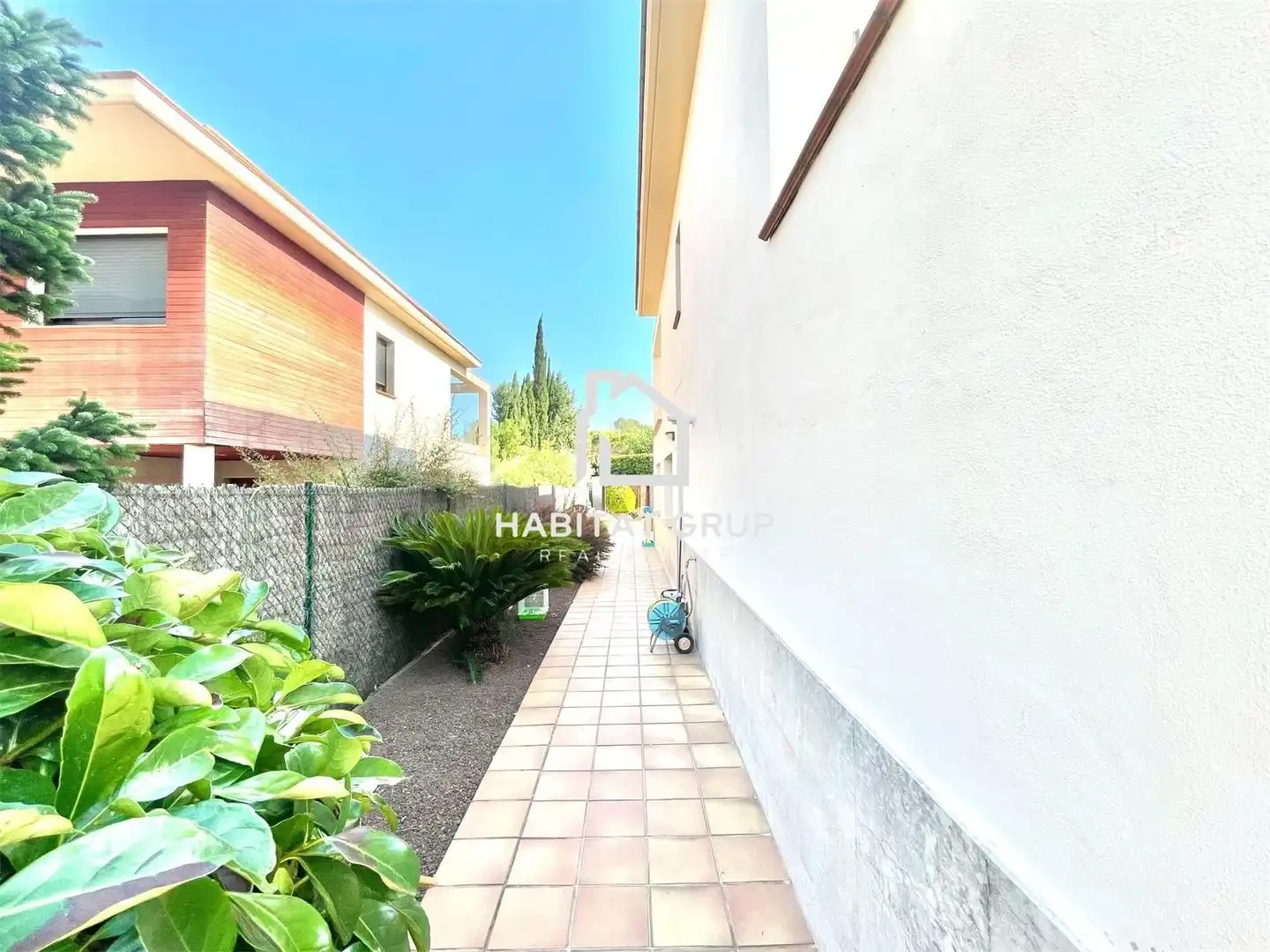 Vista exterior de Casa o chalet en venta en Medinyà con Aire acondicionado, Calefacción y Jardín privado