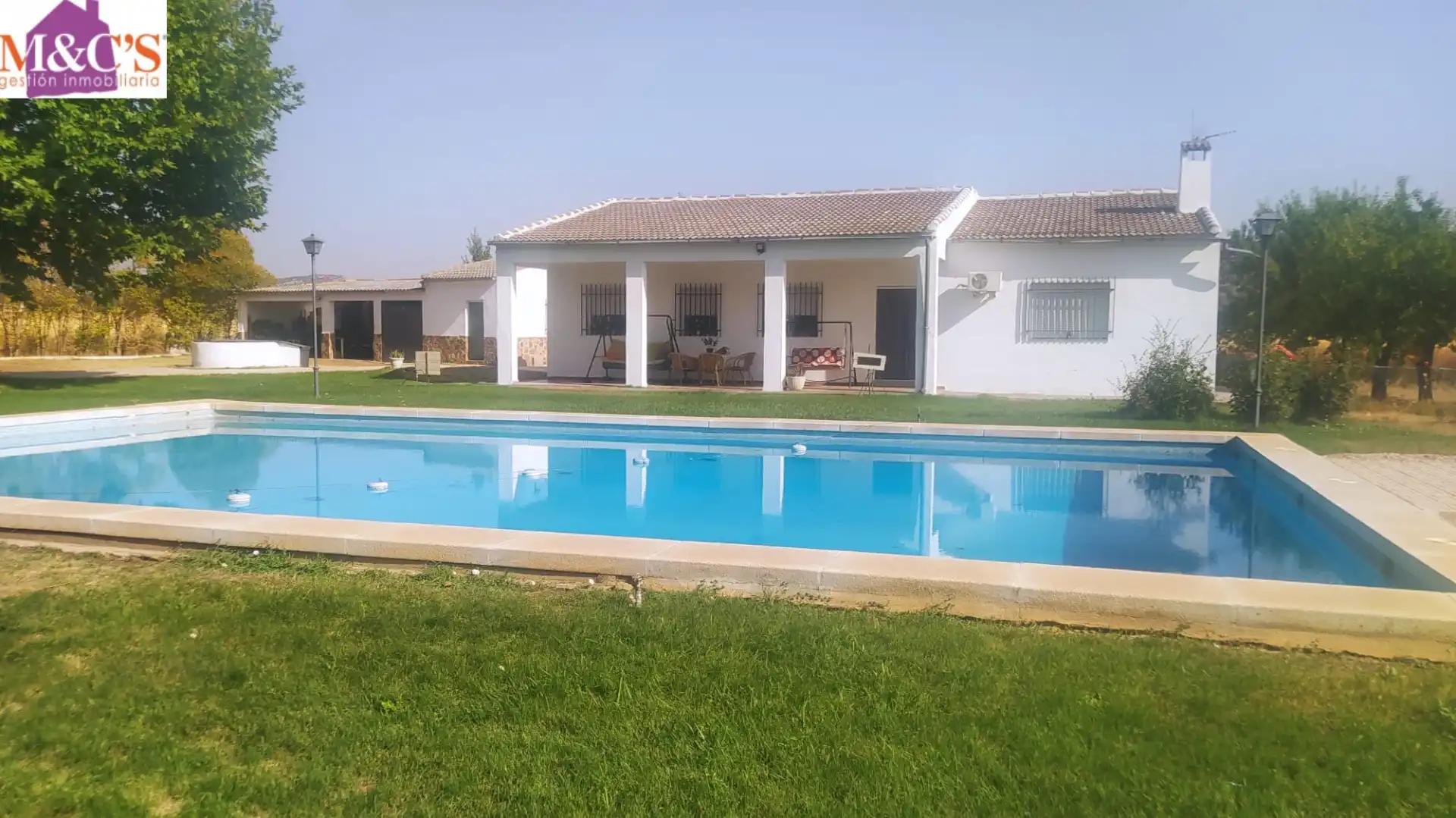 Chalet con piscina en venta en Brazatortas