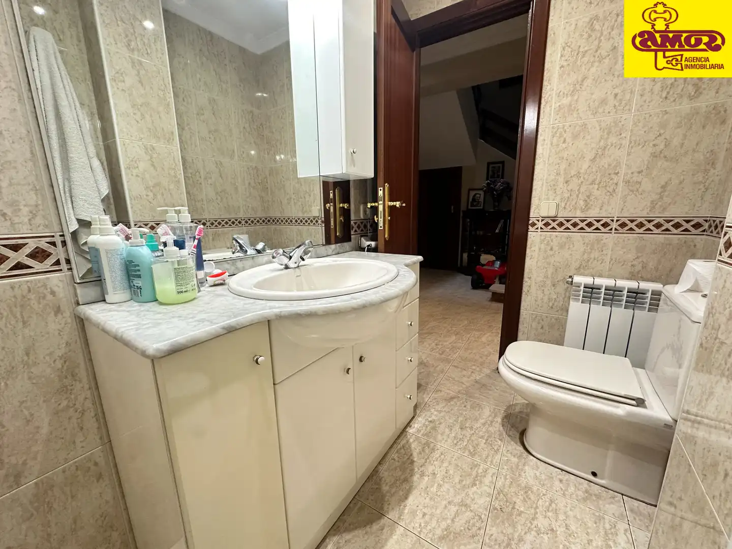 Bany de Casa o xalet en venda en Santiago de Compostela  amb Calefacció, Jardí privat i Terrassa