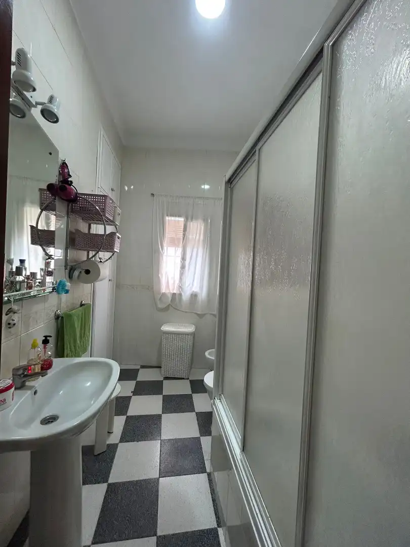Baño de Piso en venta en Villaverde del Río con Aire acondicionado, Terraza y Trastero