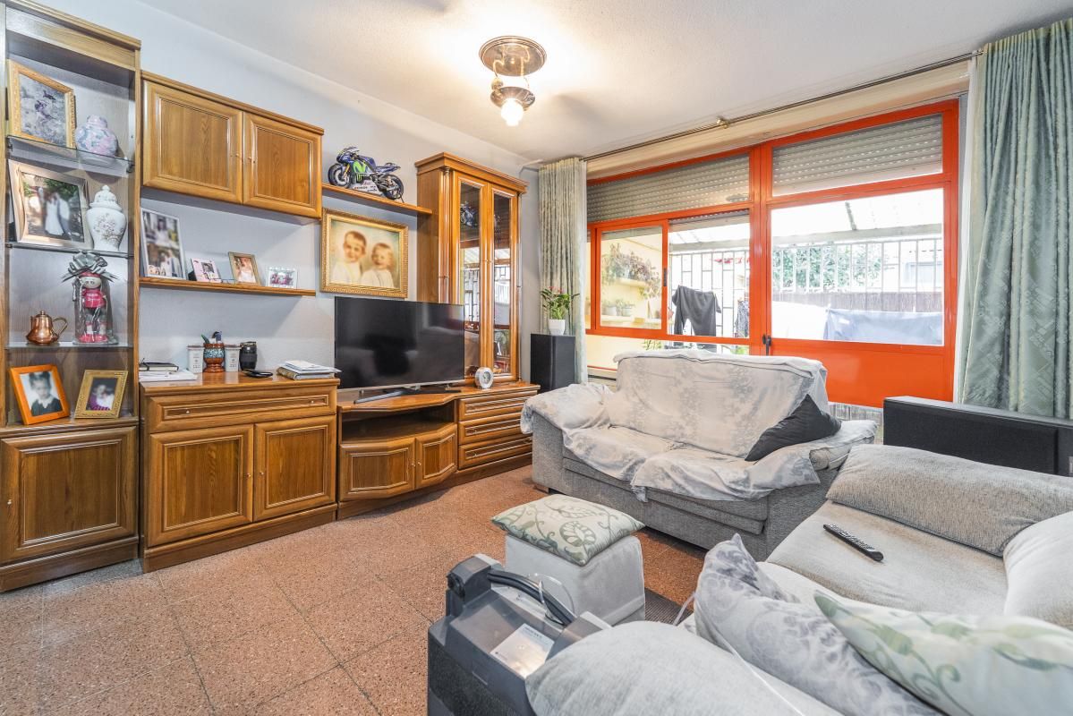 Living room of Duplex for sale in  Madrid Capital  with Heating, Private garden and Terrace