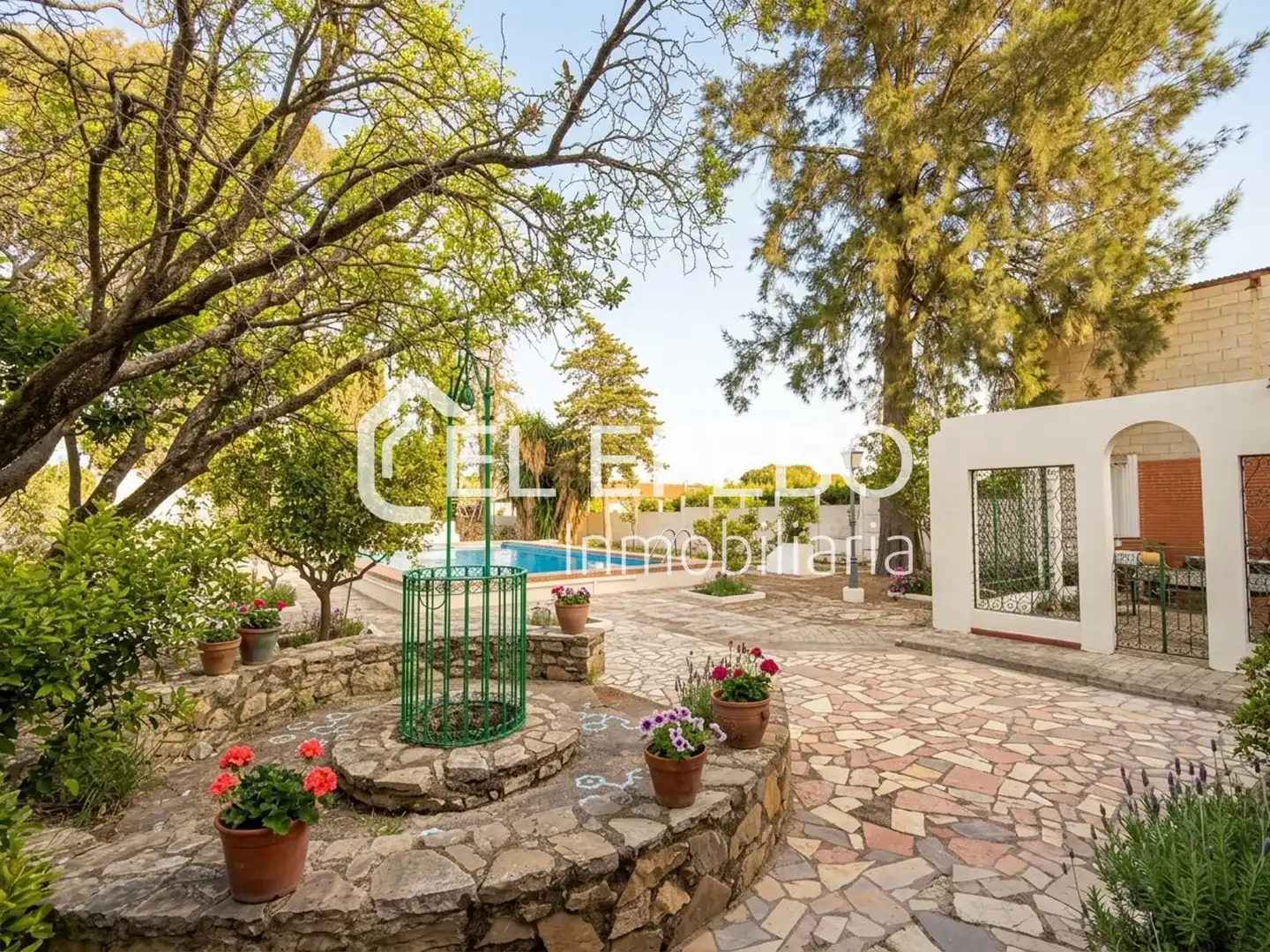 Vista exterior de Casa o chalet en venta en Antequera con Terraza, Trastero y Piscina