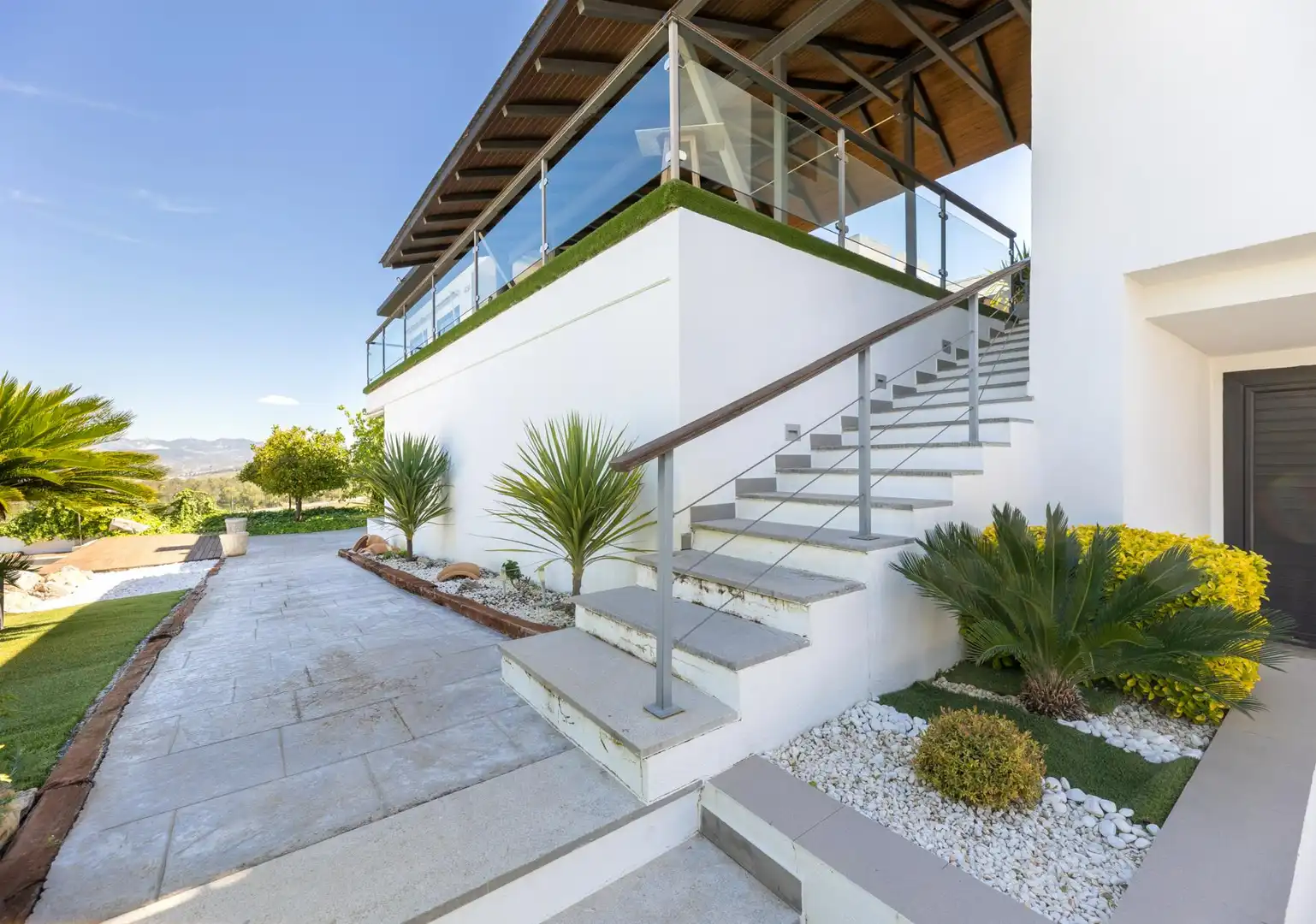 Vista exterior de Casa o xalet en venda en La Zubia amb Aire condicionat, Calefacció i Jardí privat