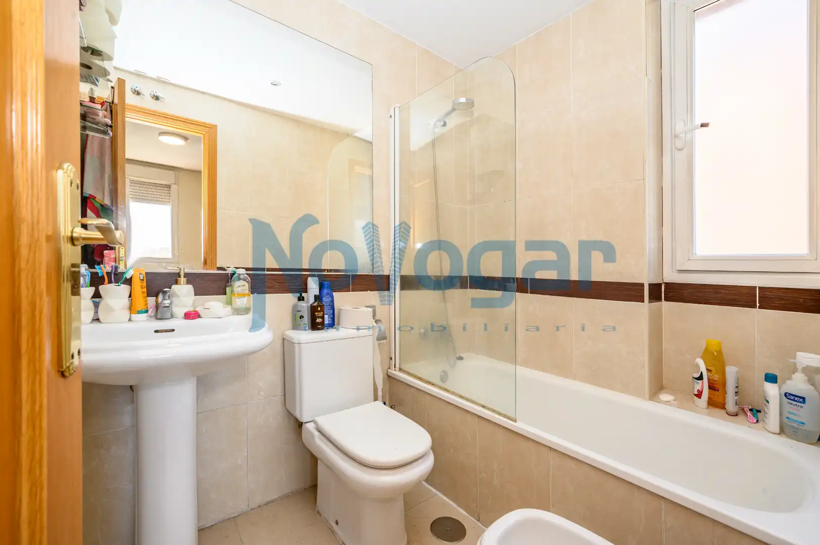 Bathroom of Flat for sale in Madrid  with Air Conditioner, Heating and Community pool