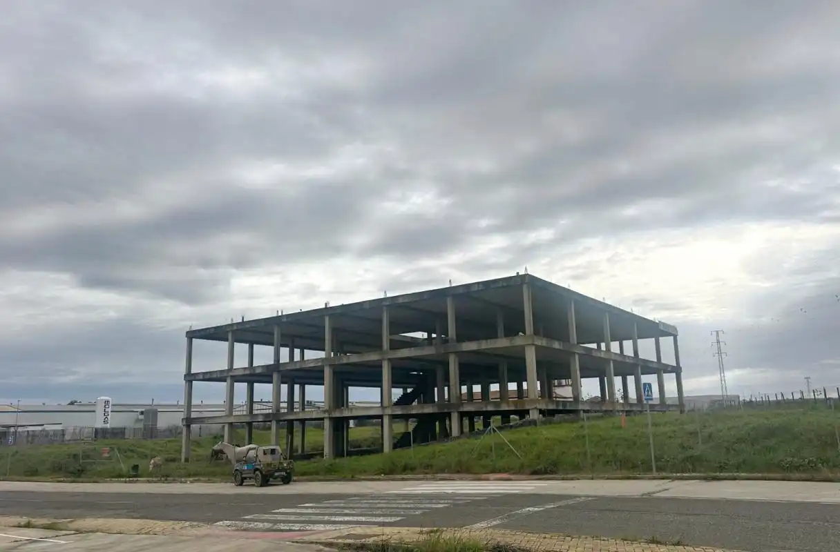 Außenansicht von Fabrik Grundstücke zum Verkauf in Huévar del Aljarafe