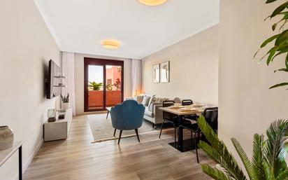 Sala d'estar de Apartament en venda en Benahavís amb Aire condicionat i Terrassa