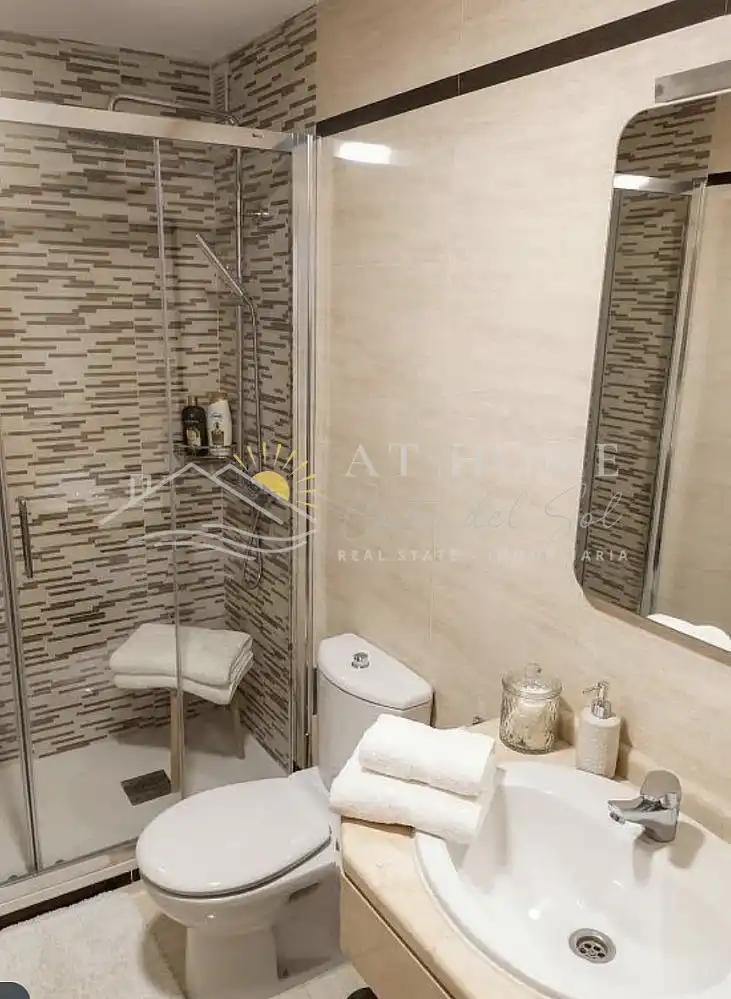 Badezimmer von Wohnungen zum Verkauf in Nerja mit Terrasse und Schwimmbad