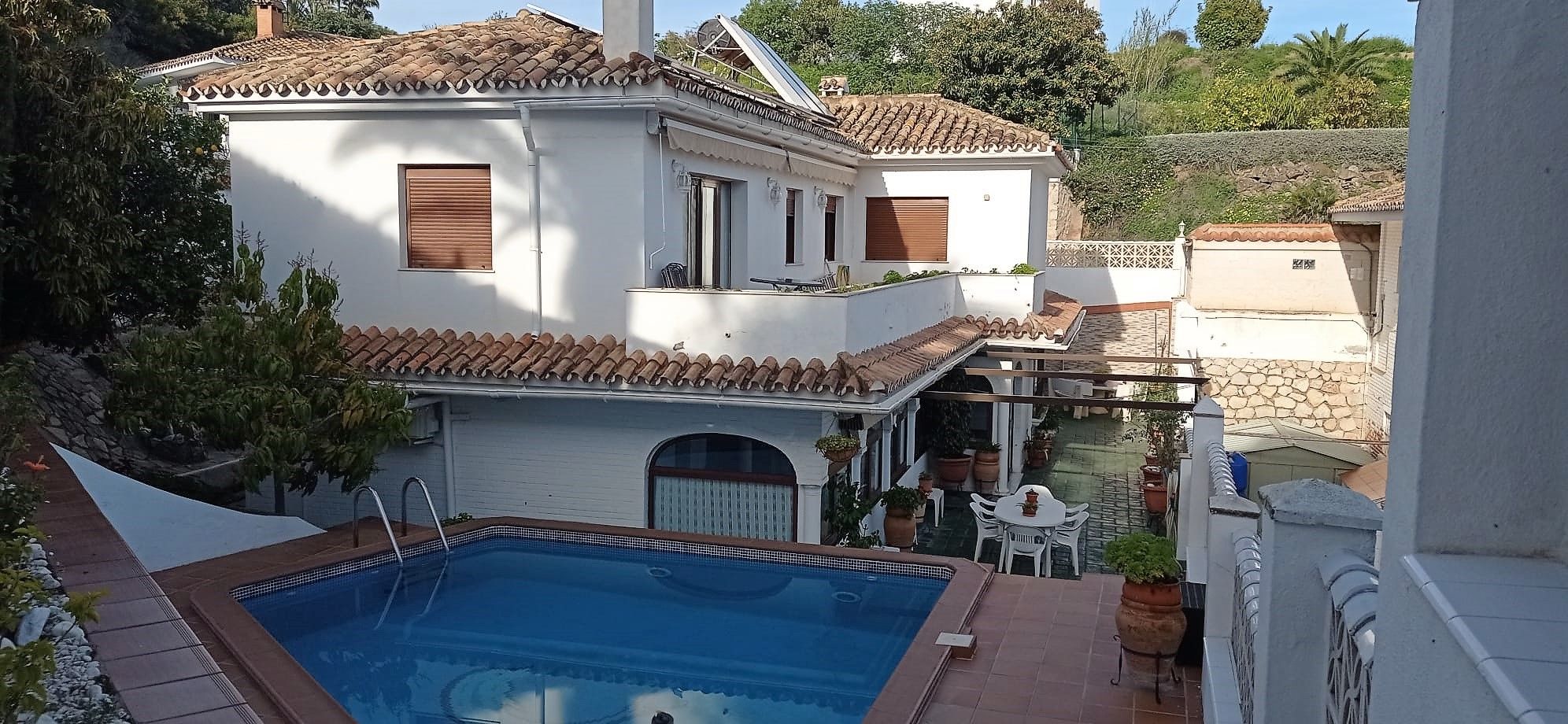 Swimming pool of House or chalet for sale in Benalmádena  with Air Conditioner, Private garden and Terrace