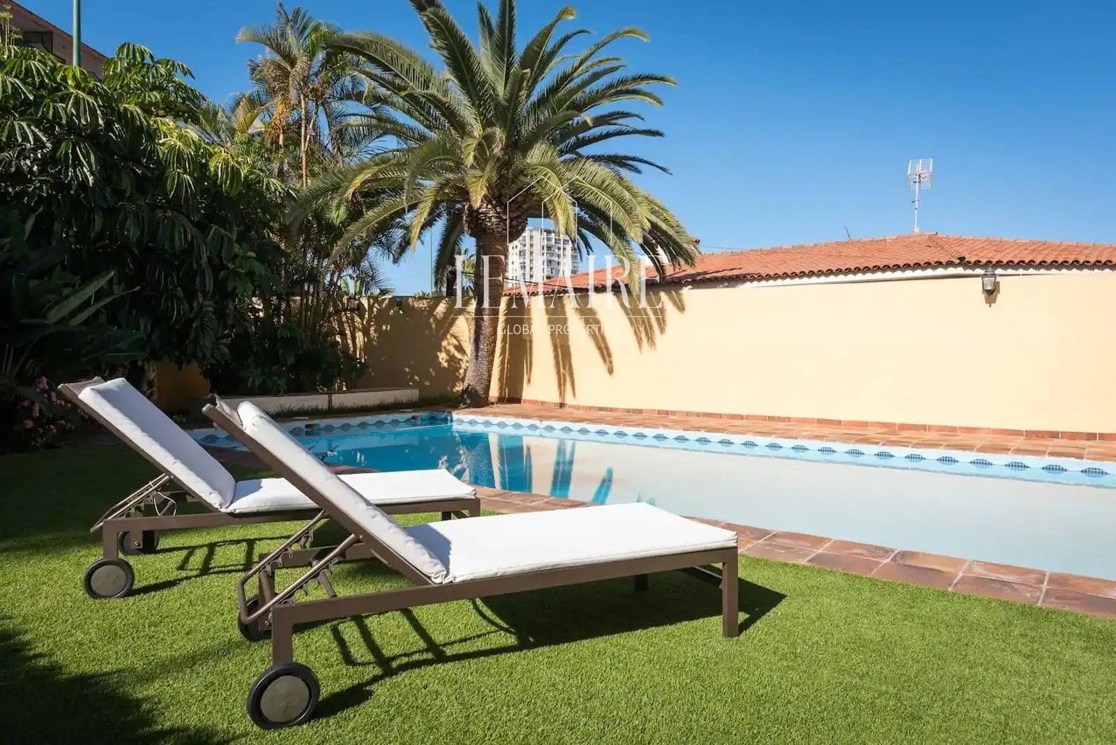 Piscina de Casa o xalet en venda en Playa Jardín