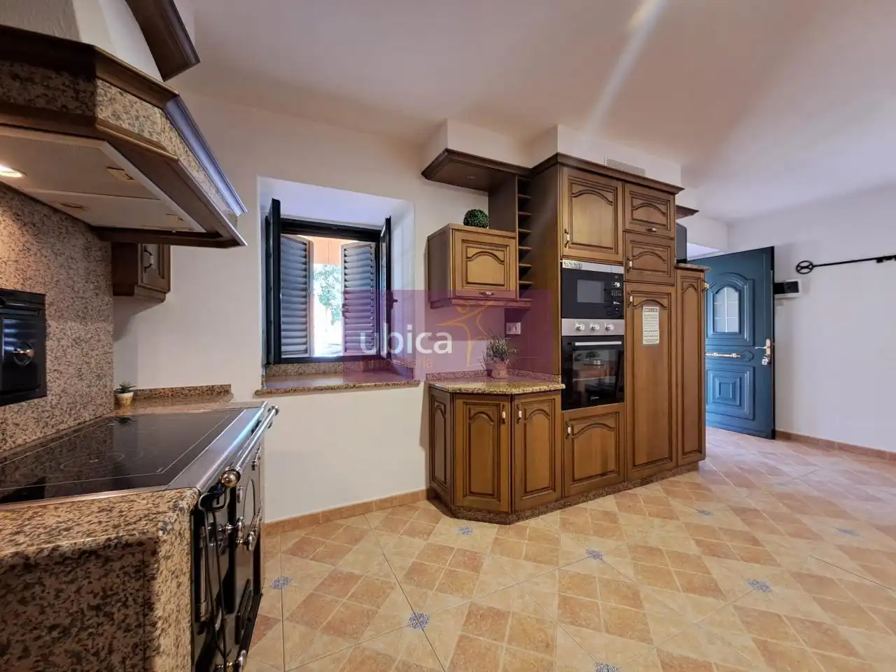 Küche von Haus oder Chalet zum Verkauf in Tui mit Heizung, Privatgarten und Terrasse