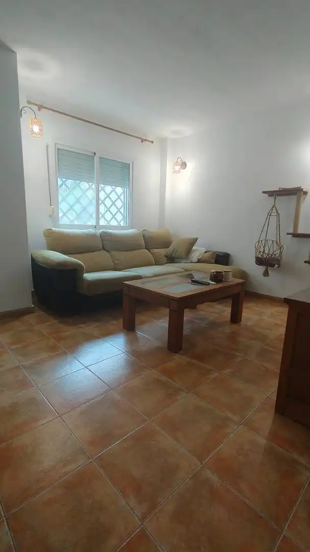 Wohnzimmer von Einfamilien-Reihenhaus zur Miete in Algeciras mit Privatgarten und Möbliert