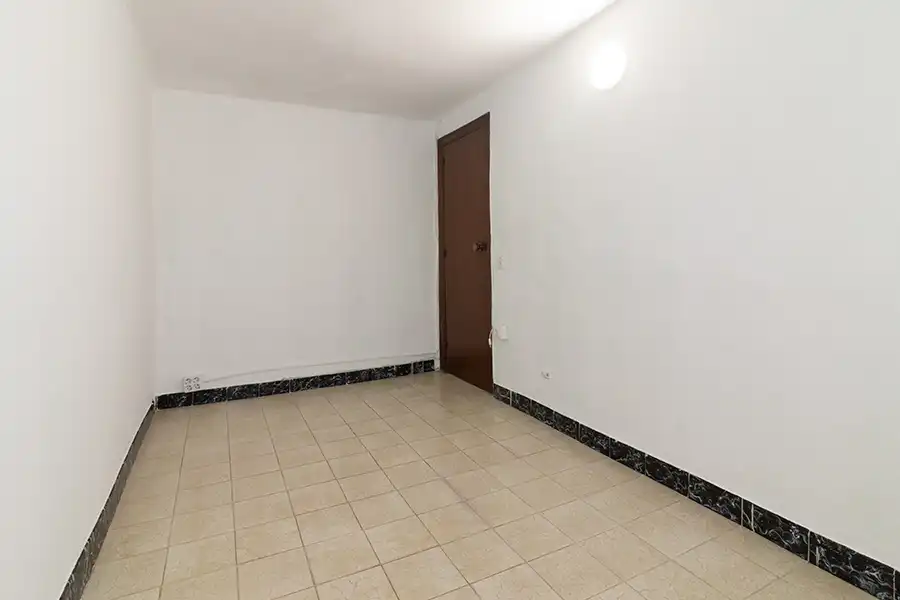 Piso en venta en L'Hospitalet de Llobregat con Aire acondicionado, Terraza y Balcón