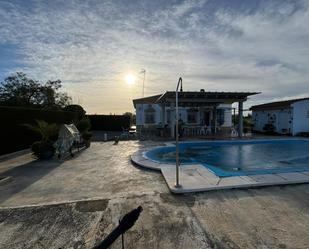 Piscina de Finca rústica en venda en Sanlúcar la Mayor amb Aire condicionat