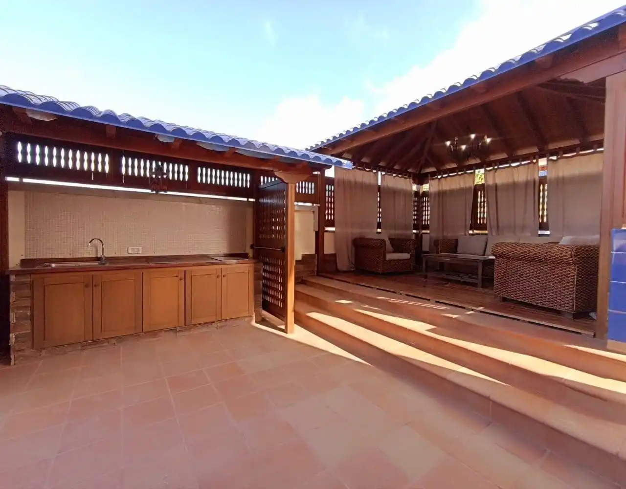 Terraza de Casa adosada en venta en Santiago del Teide con Trastero, Jacuzzi y Piscina comunitaria