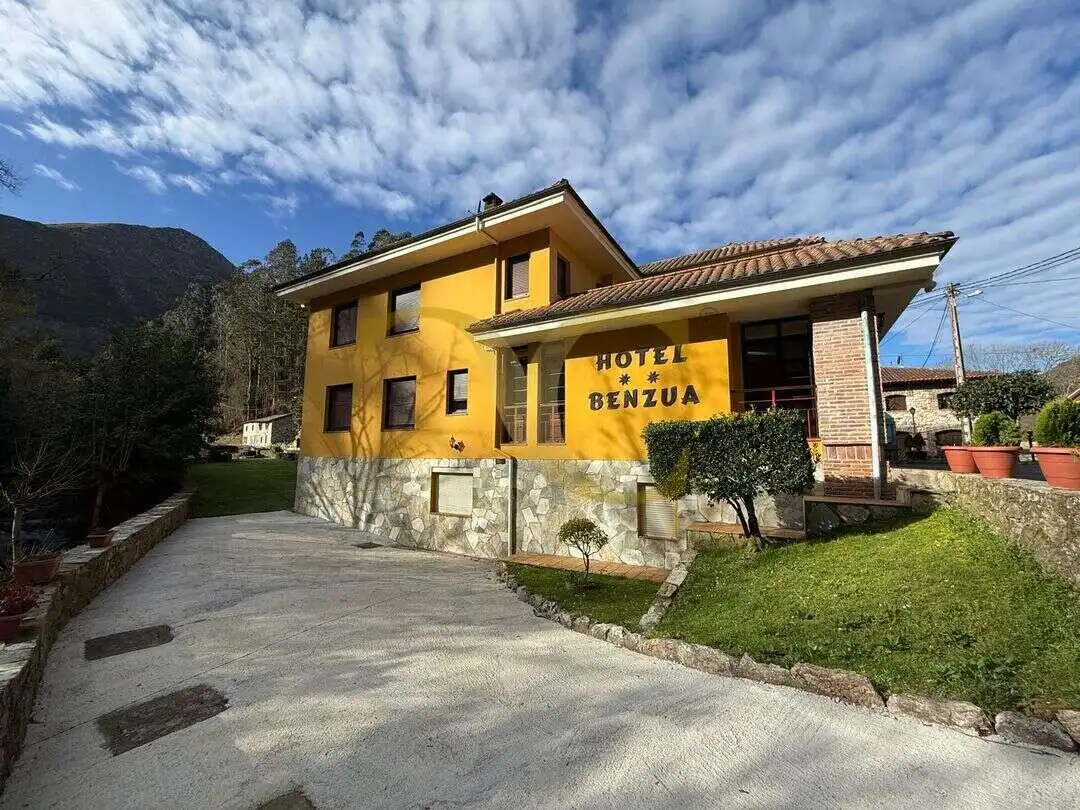 Buildings for sale in Llanes