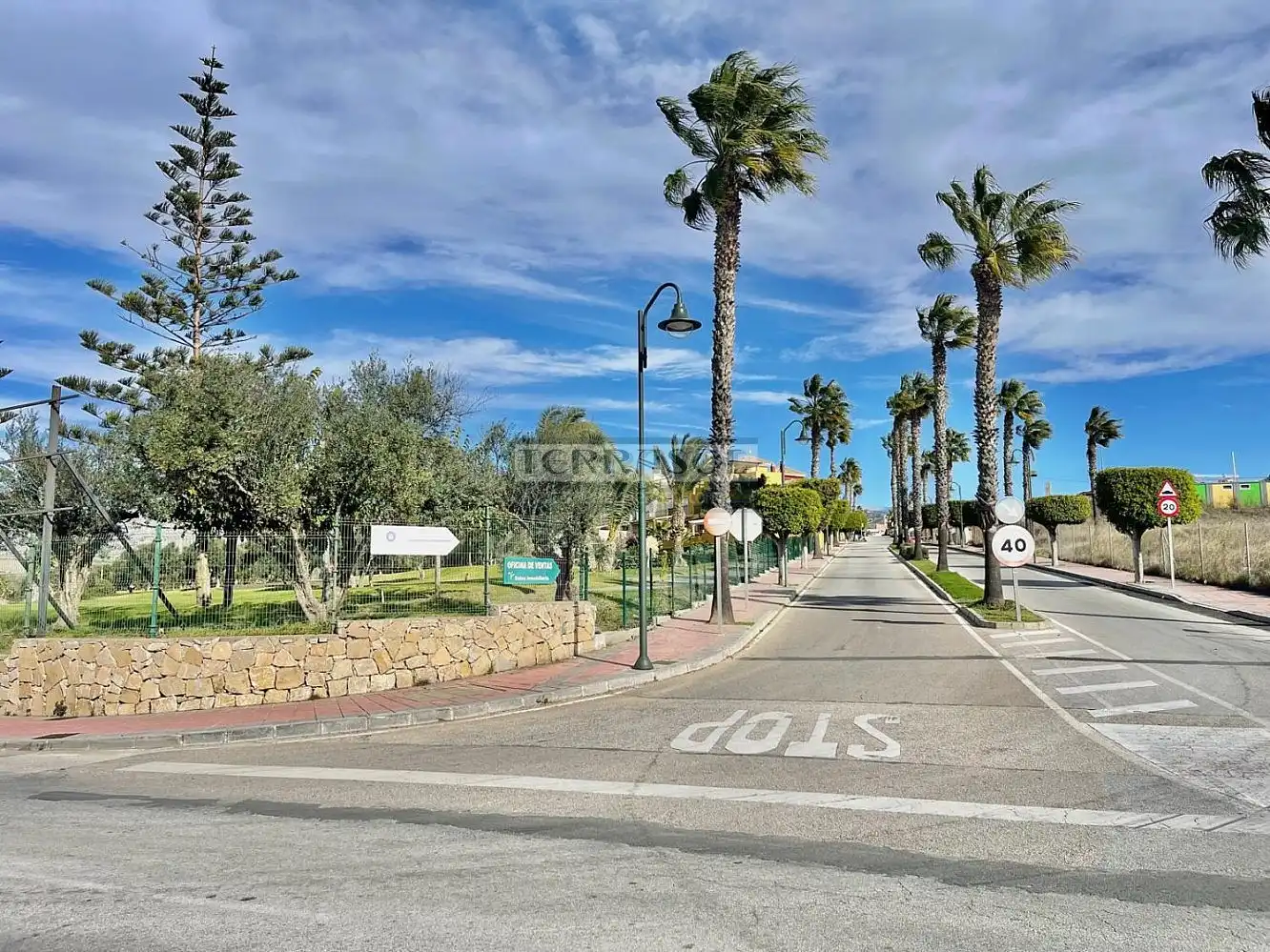 Vista exterior de Àtic en venda en Vélez-Málaga amb Aire condicionat, Calefacció i Jardí privat