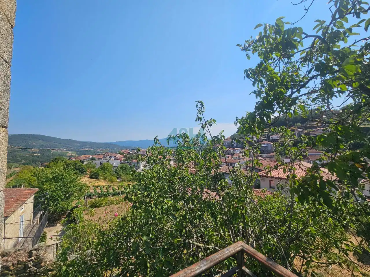 Finca rústica en venta en Beade  con Jardín privado y Amueblado