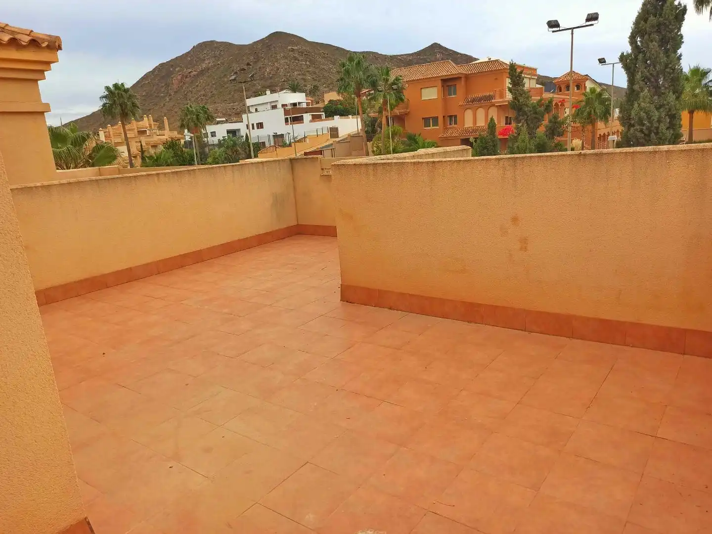 Terrasse von Einfamilien-Reihenhaus zum Verkauf in Vícar mit Klimaanlage und Terrasse