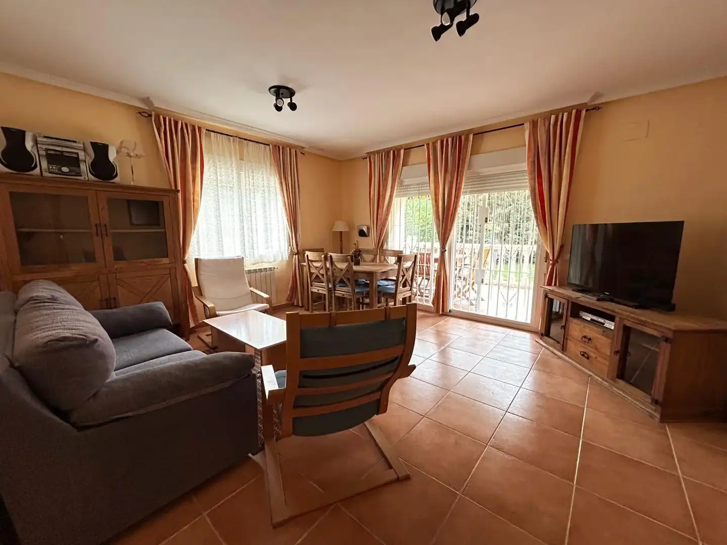 Sala de estar de Casa o chalet en venta en Pioz con Jardín privado y Alarma