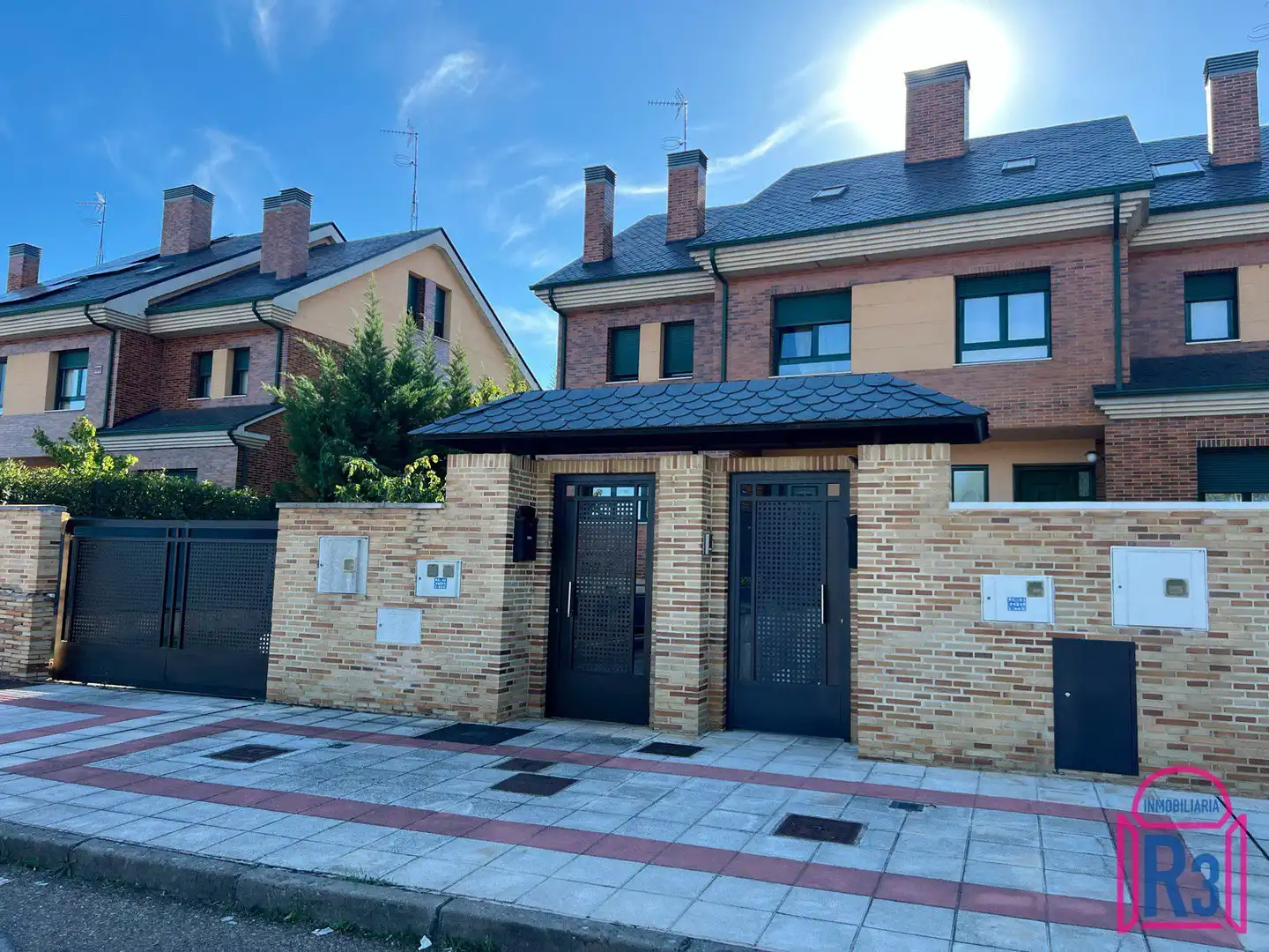 Maison mitoyenne avec piscine à vendre à Villabalter