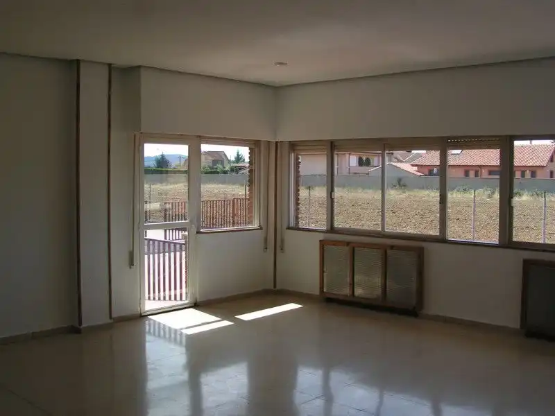 Gebäude zur Miete in Villaquilambre