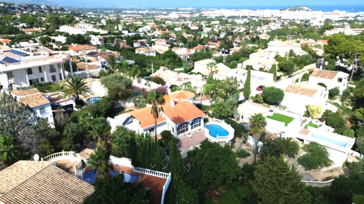 Vista exterior de Casa o xalet en venda en Dénia amb Aire condicionat, Calefacció i Jardí privat