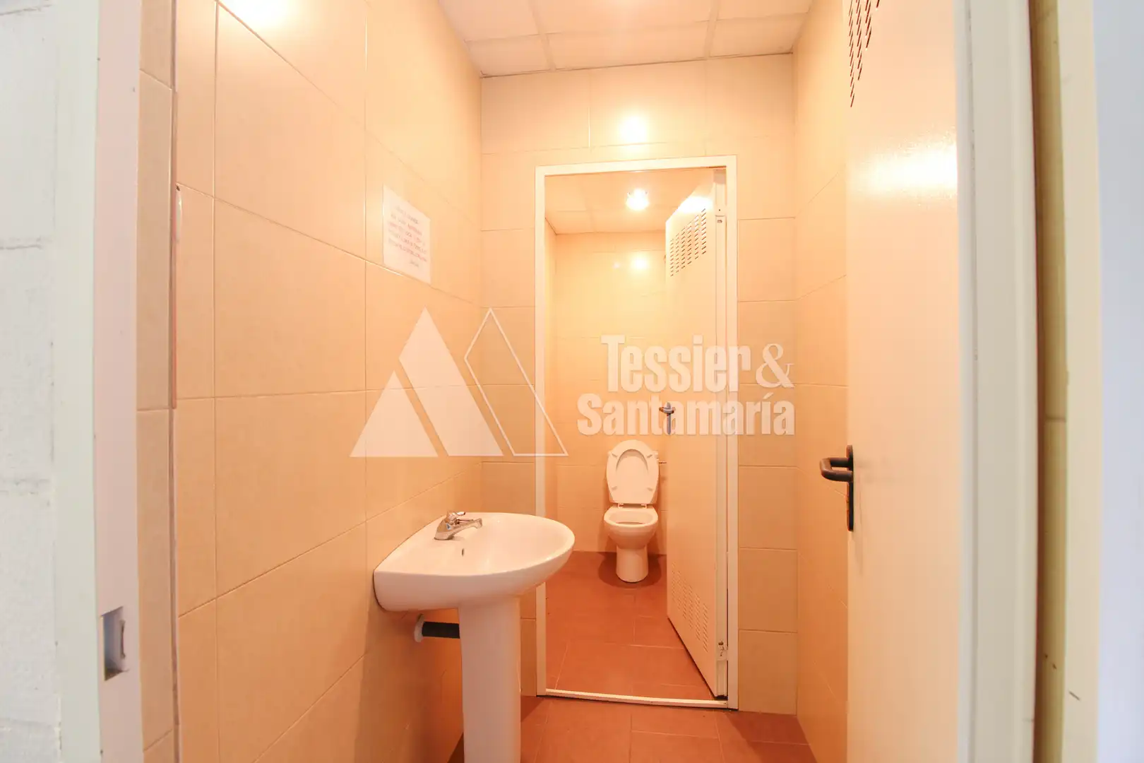 Badezimmer von Lagerraum zum Verkauf in Gijón 