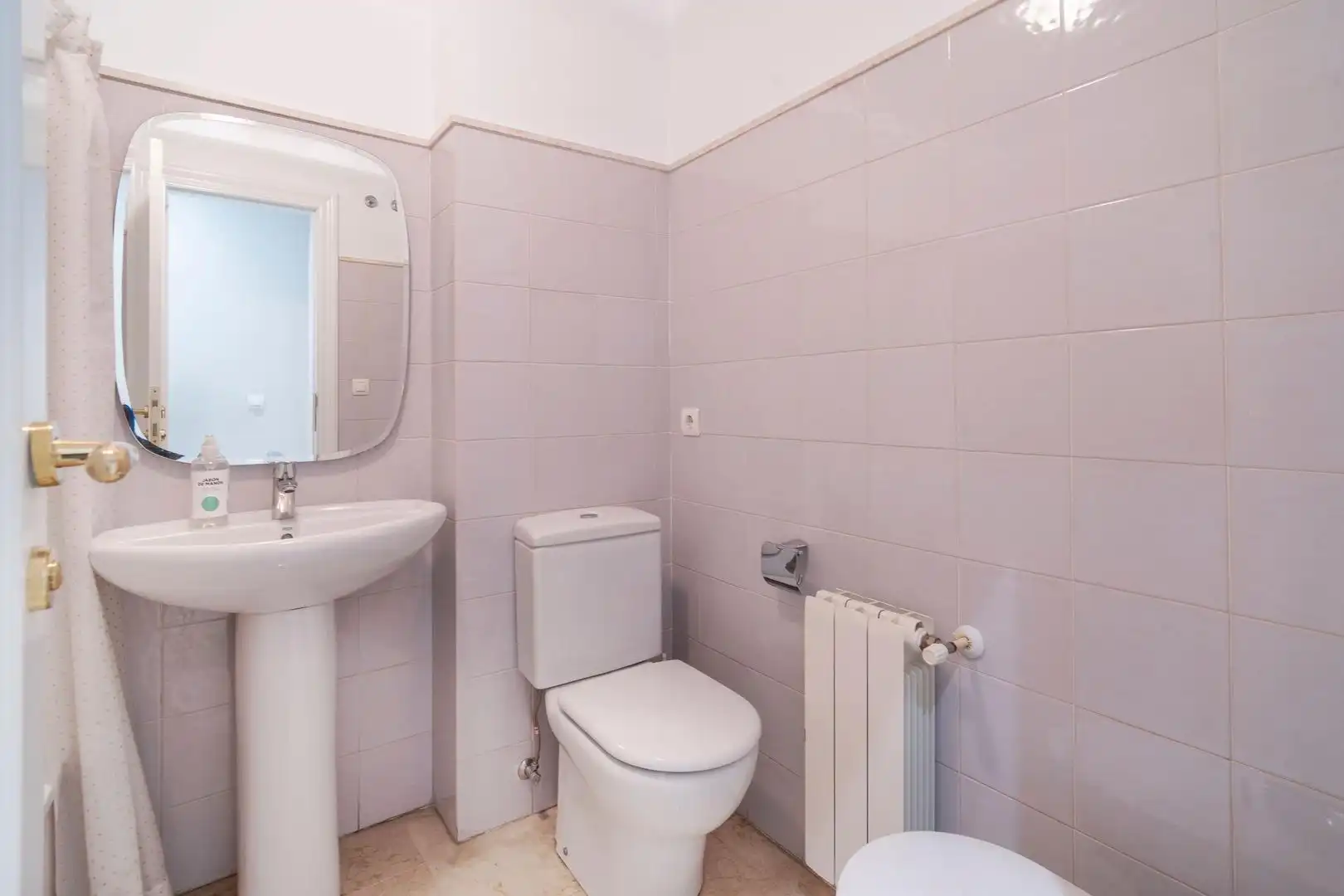 Baño de Piso de alquiler en Valencia con Aire acondicionado, Calefacción y Amueblado