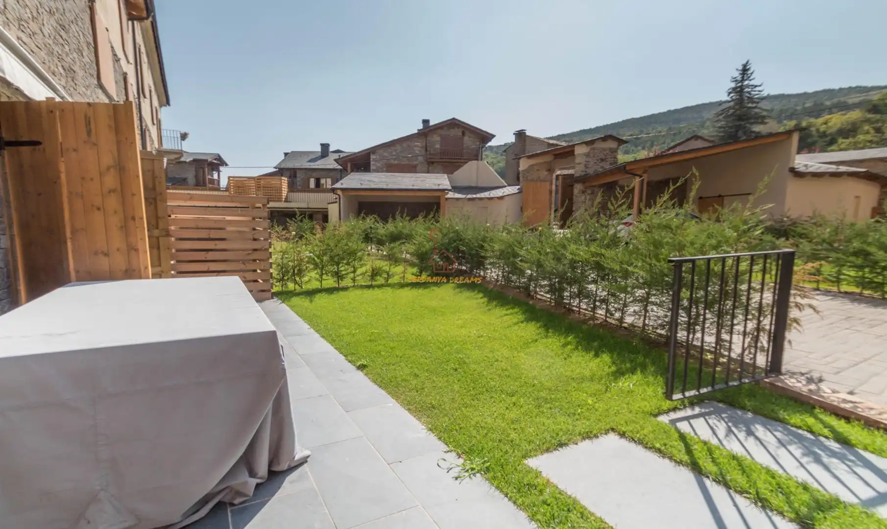 Jardí de Casa adosada en venda en Fontanals de Cerdanya amb Aire condicionat, Calefacció i Jardí privat