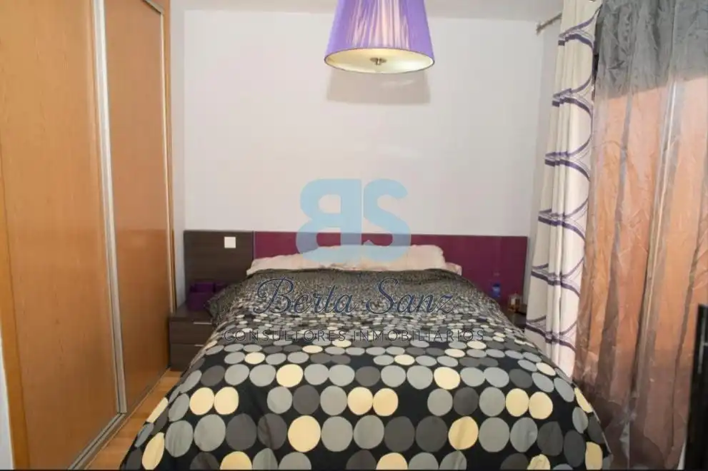 Habitación de Casa adosada en venta en Pioz con Aire acondicionado, Calefacción y Jardín privado