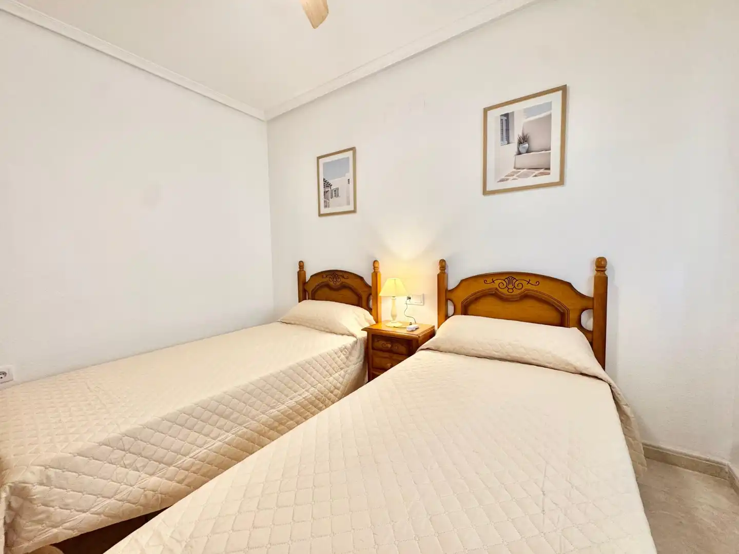 Habitación de Apartamento de alquiler en Orihuela con Aire acondicionado, Piscina y Amueblado