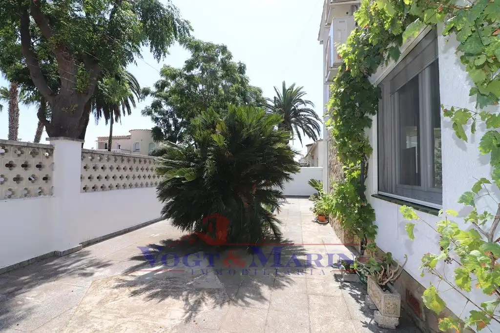 Casa con terraza en venta en Carrer Montgrí, imagen 51