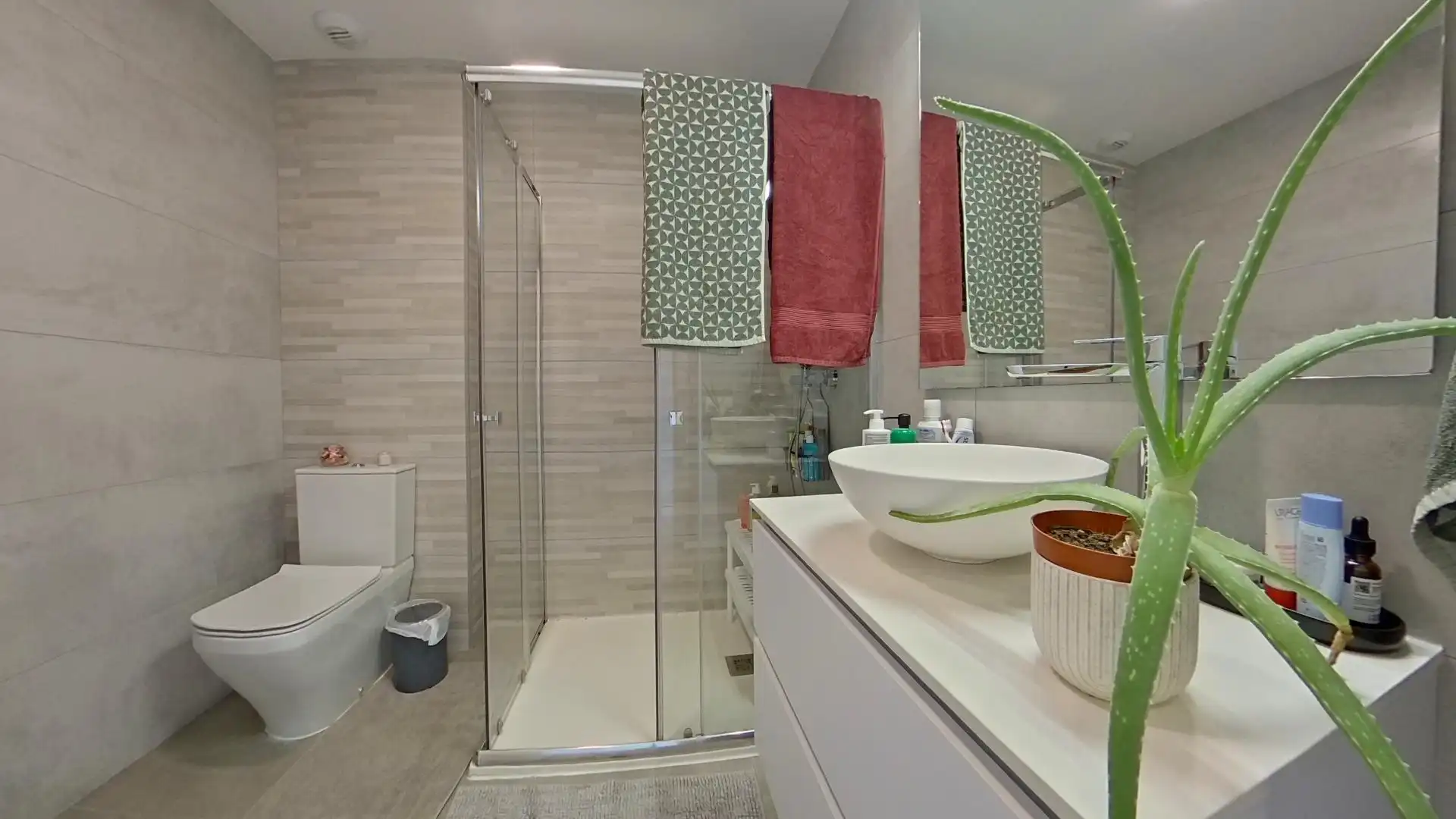 Baño de Piso de alquiler en Málaga con Aire acondicionado, Calefacción y Terraza