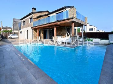 Casa con piscina in vendita a Barrio las Cerreas