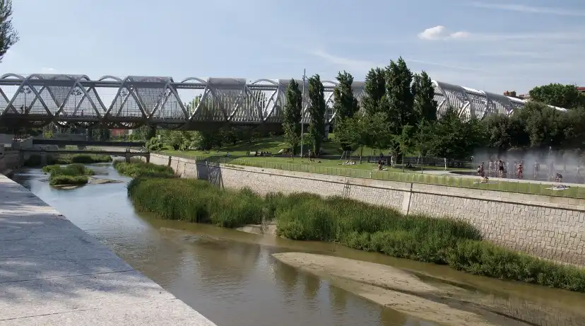 Vista exterior de Pis de lloguer en  Madrid Capital amb Aire condicionat, Terrassa i Balcó