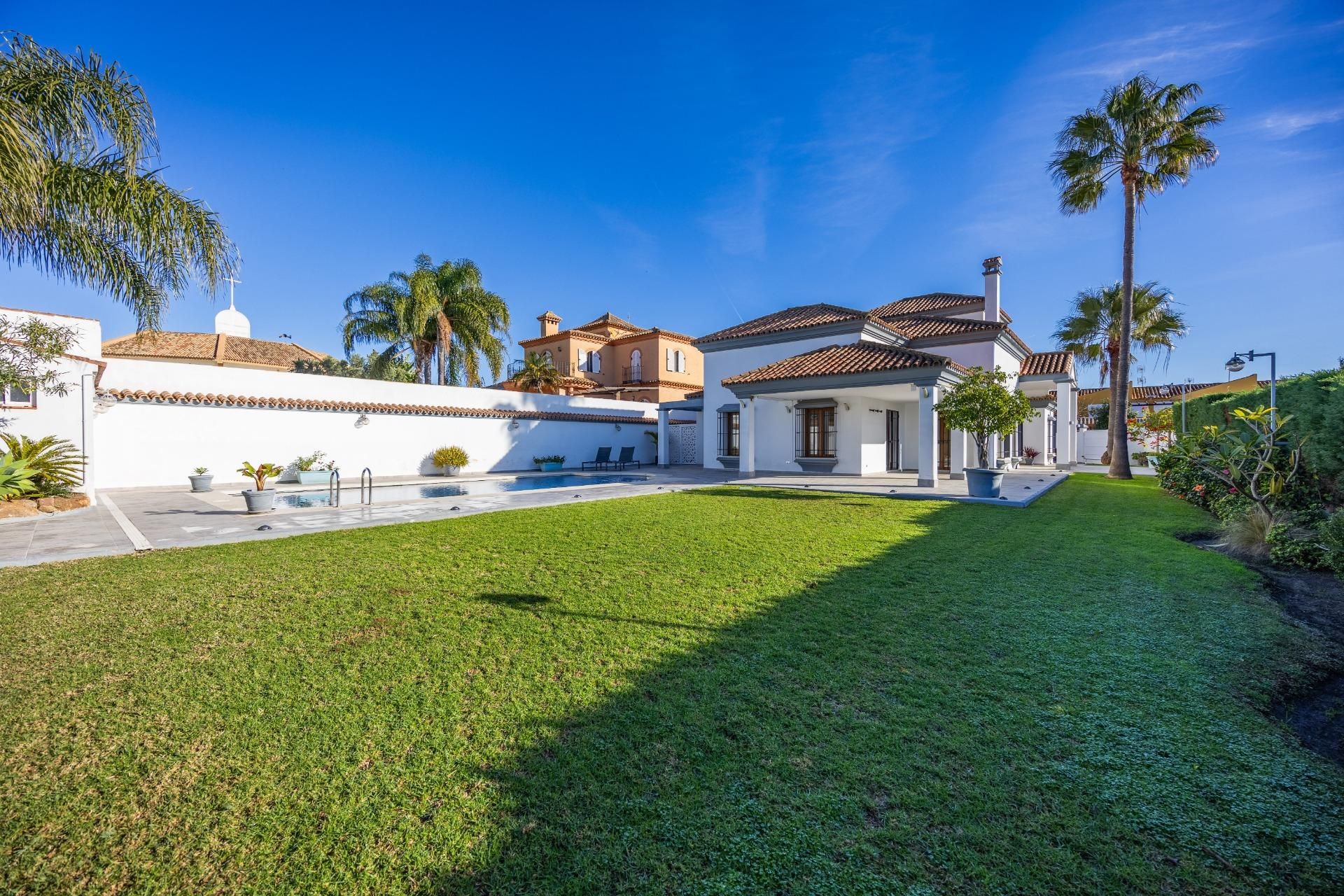 Exterior view of House or chalet for sale in La Línea de la Concepción  with Private garden and Swimming Pool