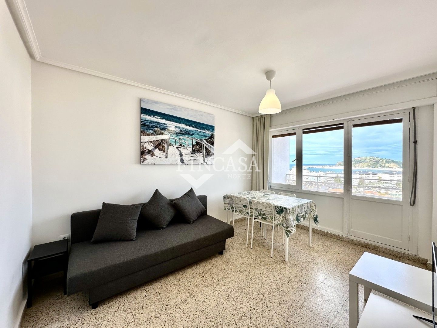 Living room of Flat to rent in Laredo  with Terrace, Washing machine and Microwave